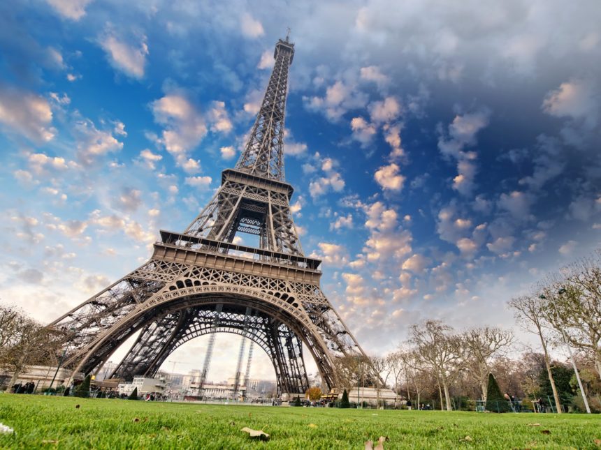 Романтический символ Парижа свободен от карантина